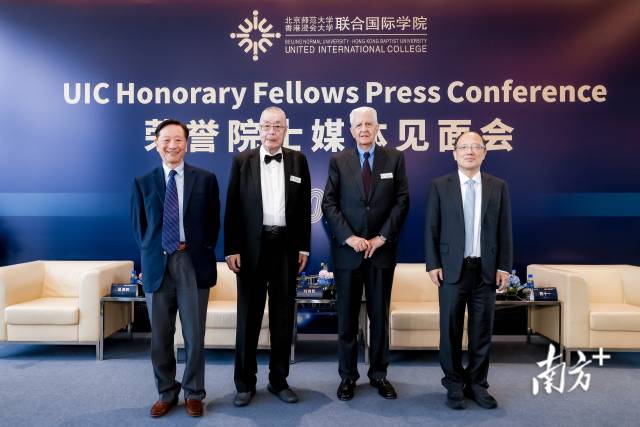 (从左到右)吴清辉、刘诗昆、古楚璧、陈十一。