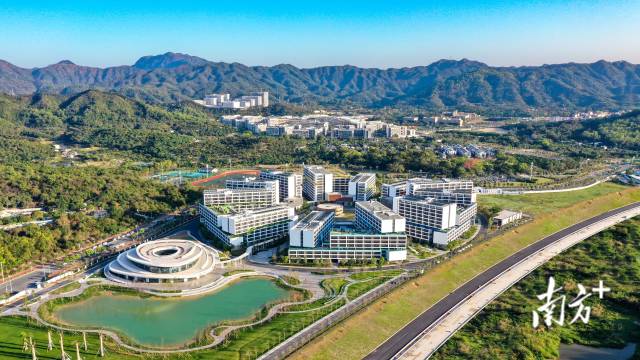 北师港浸大一期、二期校园。