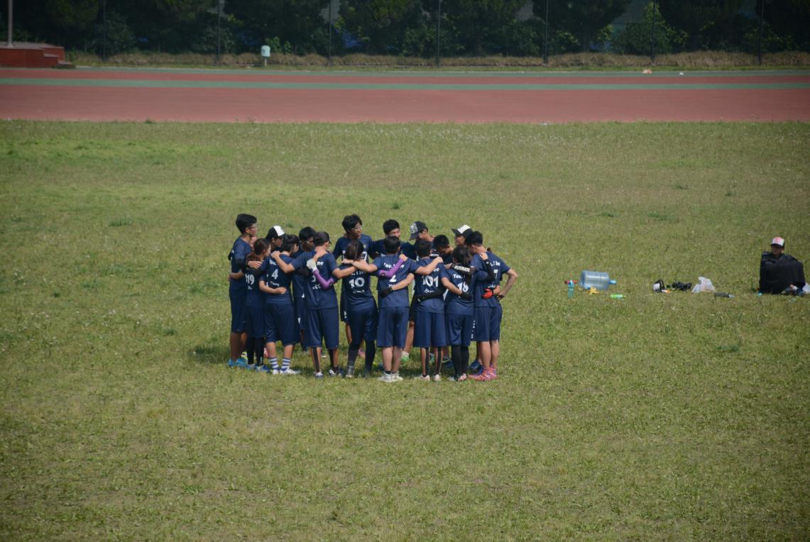 UIC-7队员赛前围圈加油0501