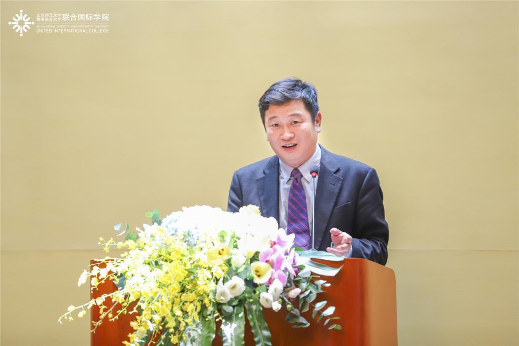 北师港浸大学术副校长陈致教授