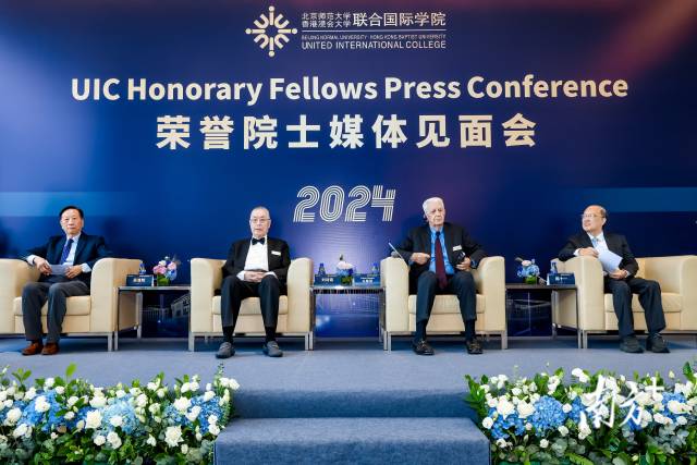 (从左到右)吴清辉、刘诗昆、古楚璧、陈十一。