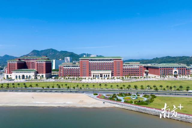 中山大学珠海校区。