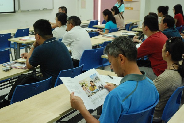 20141101 Intl PostGra Fair1 4