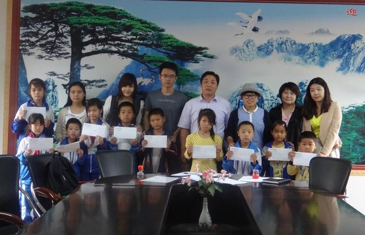 EIDC 2013义卖捐款-理想学校 4