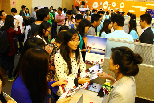 国际硕士研究生教育展在UIC举行30多家国外以及香港高校到场--10