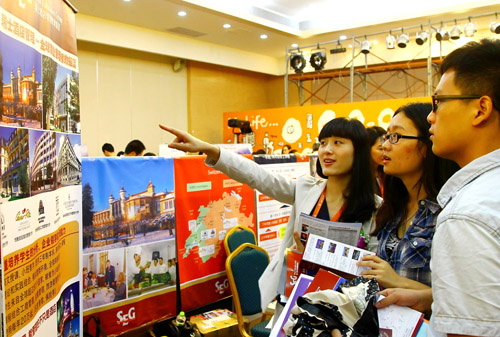 国际硕士研究生教育展在UIC举行30多家国外以及香港高校到场--1