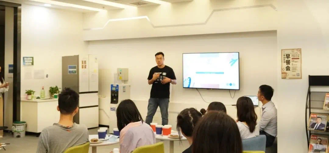 https://pub-point.hizh.cn/images/202204/19/625e4b1143a2a737475b7d32.jpeg