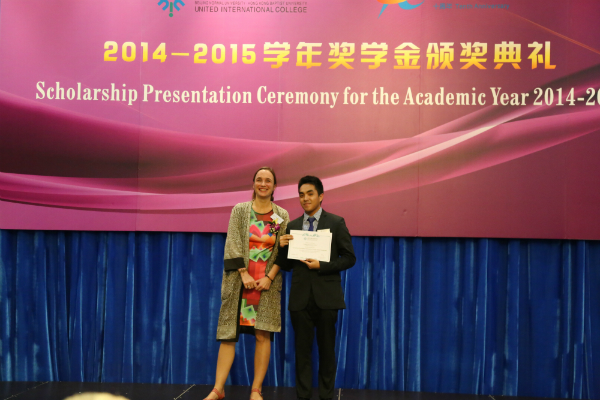 Katharina为广东省政府来粤留学生奖学金获得者颁奖