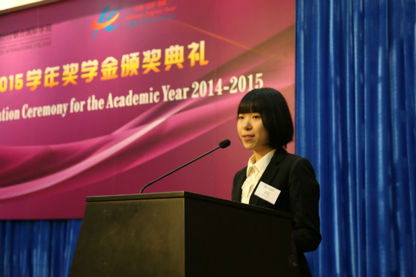 获奖学生代表廖珈同学上台致辞
