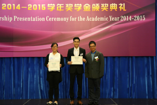 黄匡忠教授为校长推荐生助学金获得者颁奖