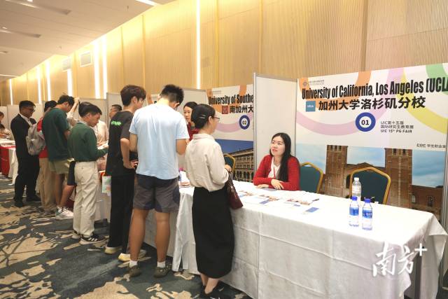 北京师范大学-香港浸会大学联合国际学院第十五届国际研究生教育展举办。图为加州大学洛杉矶分校展位。