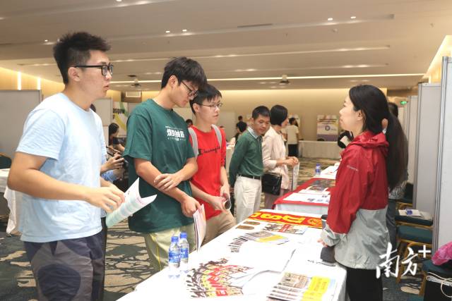 北京师范大学-香港浸会大学联合国际学院第十五届国际研究生教育展举办。图为展会现场。